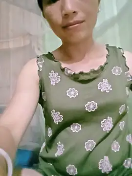 Snapshot of lucybaby00 chatting on 07-11-26, 11:24 lucybaby00 online show from 07-11-26, 11:24