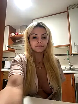Snapshot of NoeliaGarcia17 chatting on 10-11-25, 12:32 NoeliaGarcia17 online show from 10-11-25, 12:32