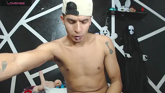 Snapshot of Angel_latinboy chatting on 10-16-25, 07:59 Angel latinboy online show from 10-16-25, 07:59