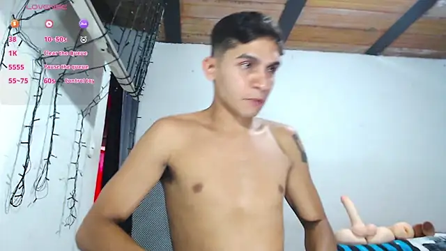 Snapshot of Angel_latinboy chatting on 11-12-25, 08:52 Angel latinboy online show from 11-12-25, 08:52