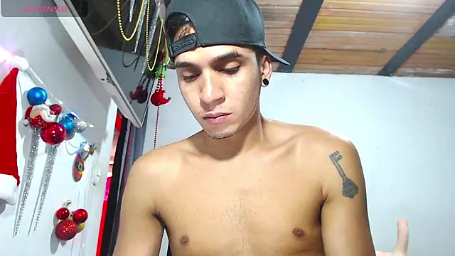 Snapshot of Angel_latinboy chatting on 11-26-25, 01:34 Angel latinboy online show from 11-26-25, 01:34