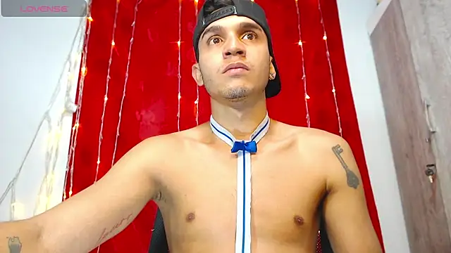 Snapshot of Angel_latinboy chatting on 02-12-26, 01:39 Angel latinboy online show from 02-12-26, 01:39