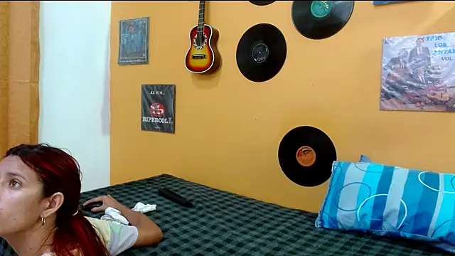 Snapshot of skinnyverus18 chatting on 12-18-25, 07:09 skinnyverus18 online show from 12-18-25, 07:09