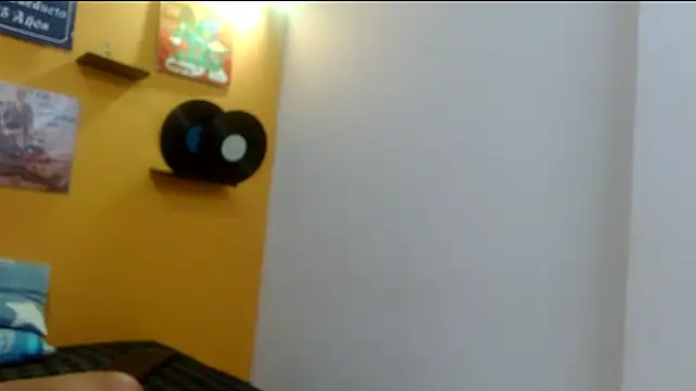 Snapshot of skinnyverus18 chatting on 01-16-26, 08:02 skinnyverus18 online show from 01-16-26, 08:02