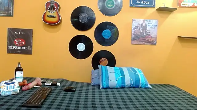 Snapshot of skinnyverus18 chatting on 02-02-26, 06:39 skinnyverus18 online show from 02-02-26, 06:39