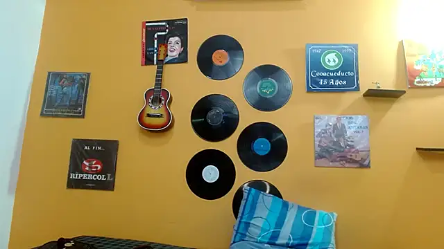 Snapshot of skinnyverus18 chatting on 02-05-26, 07:29 skinnyverus18 online show from 02-05-26, 07:29