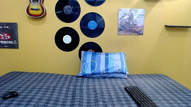 Snapshot of skinnyverus18 chatting on 02-08-26, 07:28 skinnyverus18 online show from 02-08-26, 07:28