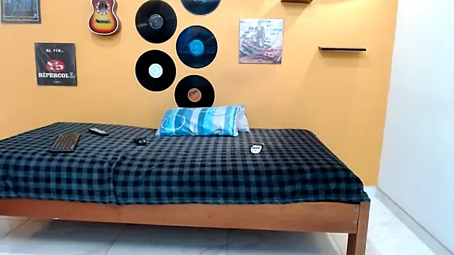 Snapshot of skinnyverus18 chatting on 02-09-26, 07:07 skinnyverus18 online show from 02-09-26, 07:07