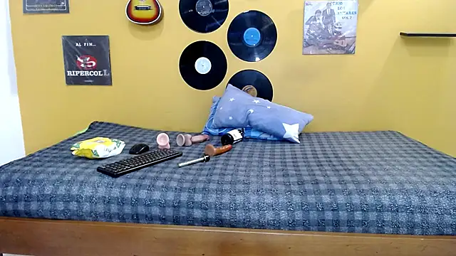 Snapshot of skinnyverus18 chatting on 02-19-26, 07:21 skinnyverus18 online show from 02-19-26, 07:21