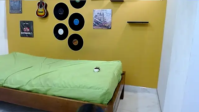 Snapshot of skinnyverus18 chatting on 02-21-26, 07:26 skinnyverus18 online show from 02-21-26, 07:26