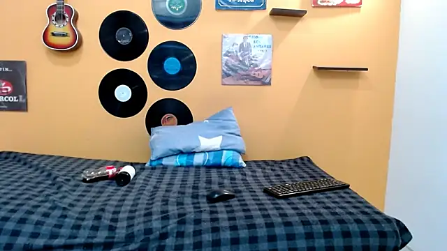 Snapshot of skinnyverus18 chatting on 02-24-26, 07:12 skinnyverus18 online show from 02-24-26, 07:12