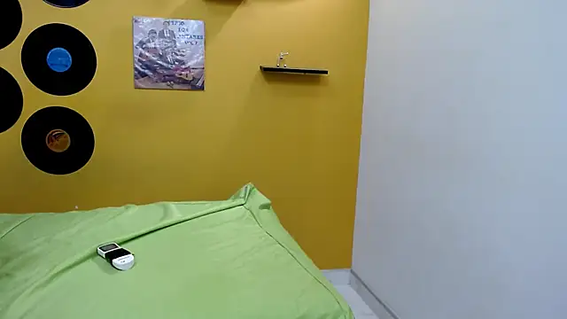 Snapshot of skinnyverus18 chatting on 02-26-26, 07:35 skinnyverus18 online show from 02-26-26, 07:35