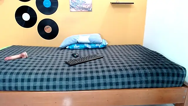 Snapshot of skinnyverus18 chatting on 02-28-26, 06:53 skinnyverus18 online show from 02-28-26, 06:53