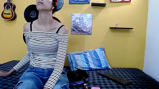 Snapshot of skinnyverus18 chatting on 03-01-26, 07:05 skinnyverus18 online show from 03-01-26, 07:05