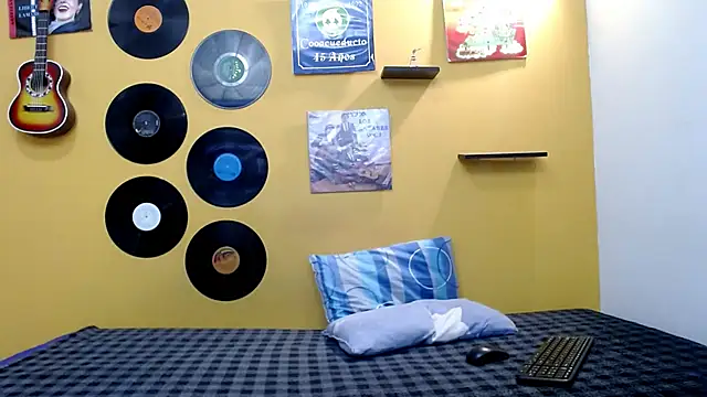 skinnyverus18 online show from 04-09-26, 07:08