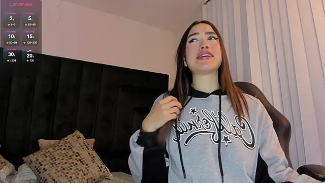 SaraWagner  online show from 12-23-25, 12:08