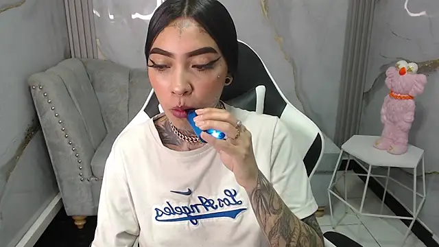 Ashley Blum v online show from 10-07-25, 08:06