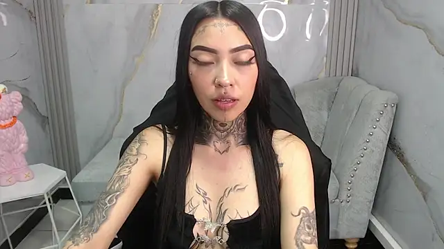 Ashley Blum v online show from 10-23-25, 07:56