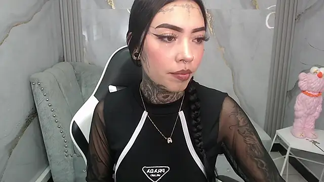 Ashley Blum v online show from 11-20-25, 08:08