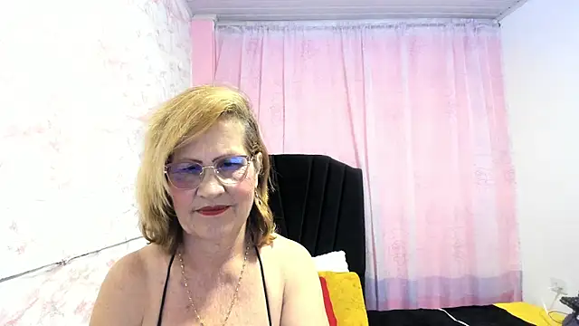 Snapshot of esmeraldaladys chatting on 10-12-25, 07:24 esmeraldaladys online show from 10-12-25, 07:24