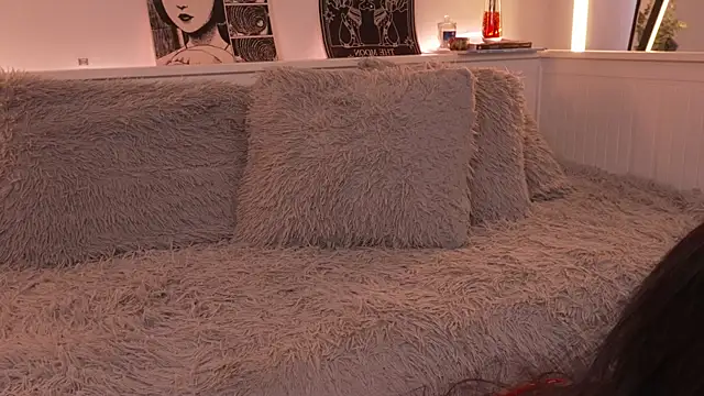 sophieee art online show from 02-04-26, 06:47