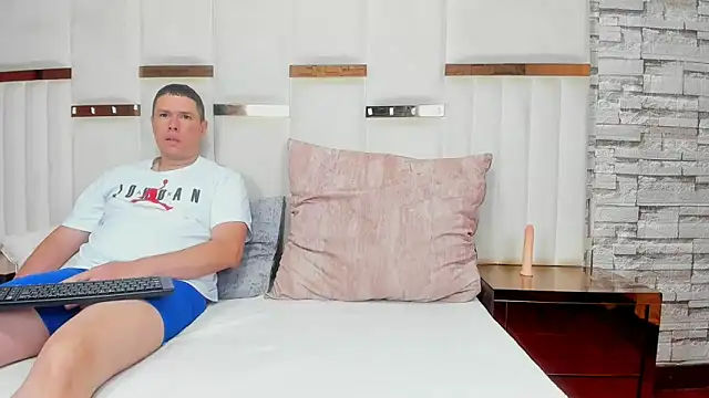 CandyandSteven online show from 11-21-25, 02:43