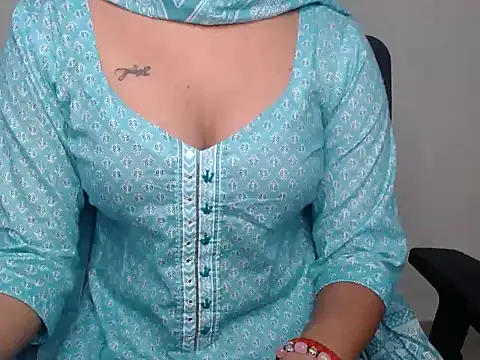 oceaneyees  online show from 09-24-25, 03:21