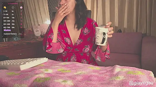 Snapshot of gigifontaine__ chatting on 11-30-25, 11:42 gigifontaine online show from 11-30-25, 11:42