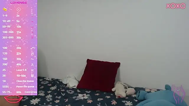 Snapshot of Allison_19__ chatting on 10-23-25, 10:14 Allison 19 online show from 10-23-25, 10:14