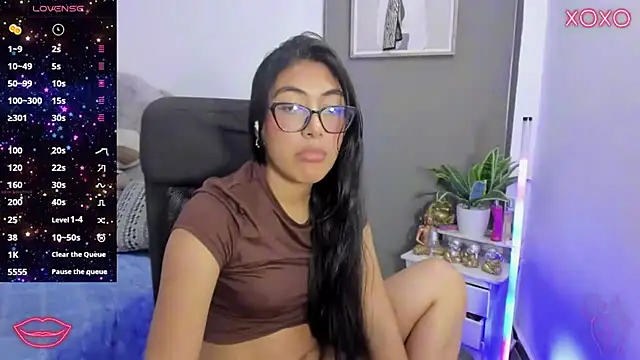 Snapshot of Allison_19__ chatting on 11-20-25, 02:23 Allison 19 online show from 11-20-25, 02:23