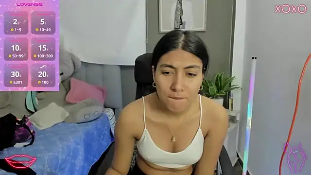 Snapshot of Allison_19__ chatting on 12-16-25, 03:44 Allison 19 online show from 12-16-25, 03:44