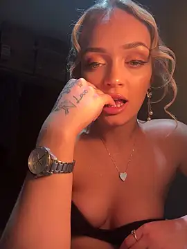 Snapshot of lollylicious22 chatting on 09-24-25, 11:52 lollylicious22 online show from 09-24-25, 11:52