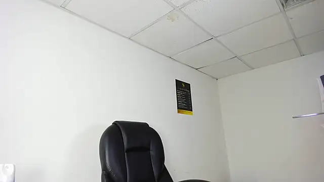 Snapshot of Aisha_hotts777 chatting on 12-05-25, 03:48 Aisha hotts777 online show from 12-05-25, 03:48