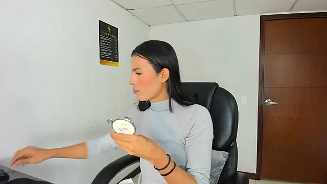 Snapshot of Aisha_hotts777 chatting on 01-17-26, 03:33 Aisha hotts777 online show from 01-17-26, 03:33