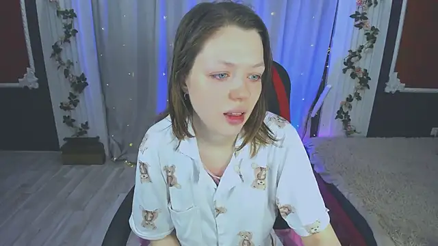 Lunar Lily online show from 10-08-25, 05:49