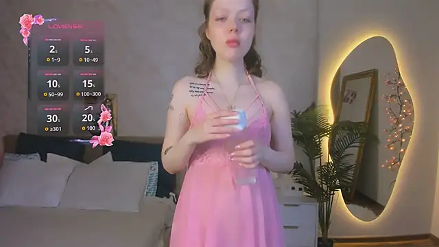 Snapshot of Lunar_Lily chatting on 06-19-26, 05:01 Lunar Lily online show from 06-19-26, 05:01