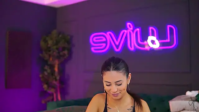 SiennaRuh online show from 11-18-25, 11:14