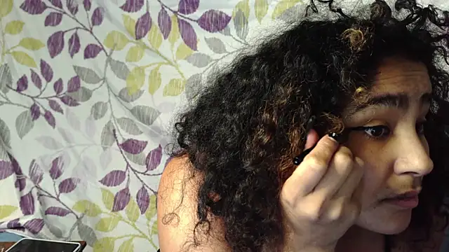 Snapshot of Mommybubbles2 chatting on 12-04-25, 09:34 Mommybubbles2 online show from 12-04-25, 09:34