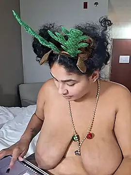 Snapshot of Mommybubbles2 chatting on 12-15-25, 12:37 Mommybubbles2 online show from 12-15-25, 12:37