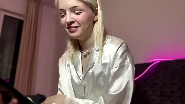 blondekira online show from 10-21-25, 02:40