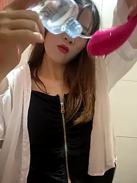 Snapshot of littleqiu chatting on 09-11-25, 11:54 littleqiu online show from 09-11-25, 11:54