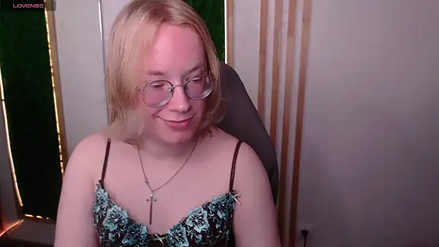 Snapshot of Amanda_Butlerr chatting on 06-10-26, 02:16 Amanda Butlerr online show from 06-10-26, 02:16
