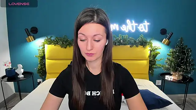 Joan Nelson online show from 12-23-25, 01:25