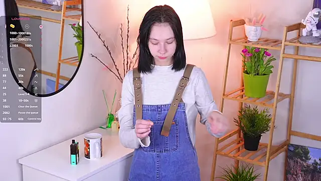 SuzanneHowse online show from 02-04-26, 03:12