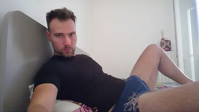 Snapshot of mrlyuis chatting on 09-19-25, 11:44 mrlyuis online show from 09-19-25, 11:44