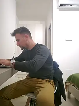 mrlyuis online show from 12-16-25, 04:56