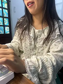 Snapshot of bunny_b4nny chatting on 11-28-25, 06:16 bunny b4nny online show from 11-28-25, 06:16