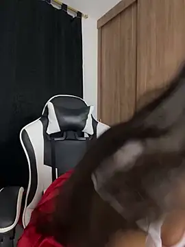 Snapshot of Scarlett05 chatting on 09-10-25, 01:05 Scarlett05 online show from 09-10-25, 01:05