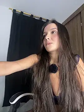 Snapshot of Scarlett05 chatting on 09-14-25, 01:05 Scarlett05 online show from 09-14-25, 01:05