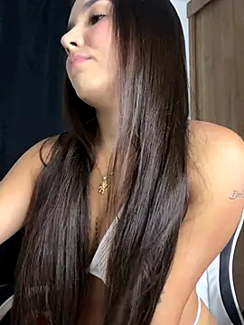 Snapshot of Scarlett05 chatting on 10-01-25, 01:11 Scarlett05 online show from 10-01-25, 01:11